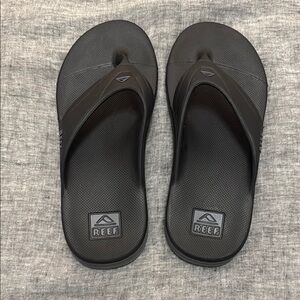 Reef Men’s Black Flip-Flop Sandals